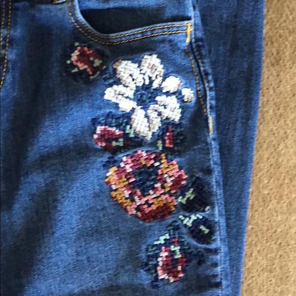 Miss Me Ankle Jeans - Picture 3 of 7